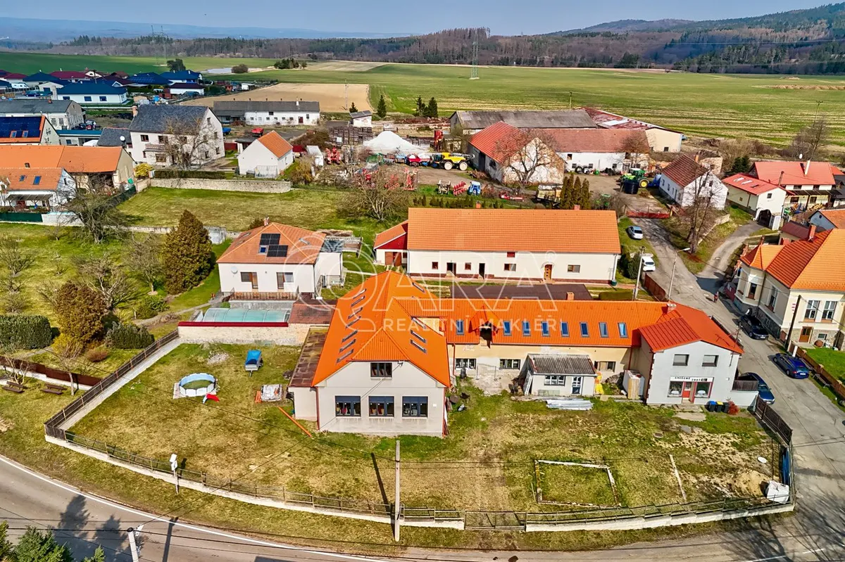 Prodej rodinného domu 340 m², pozemek 1435 m²
